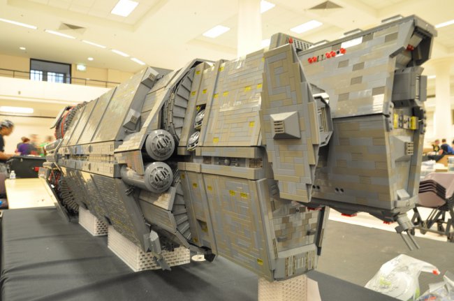 Космический корабль The Pillar of Autumn из Halo был воссоздан с помощью конструктора Lego