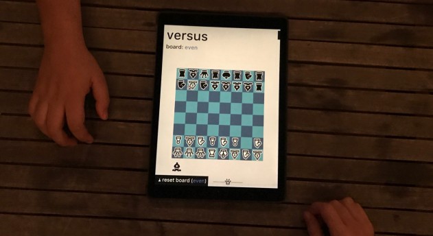 Зак Гэйдж предлагает сыграть в испорченные шахматы