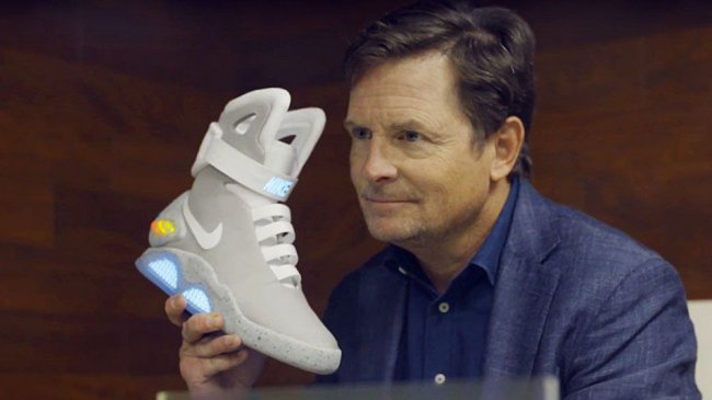 Самозашнуровывающиеся кроссовки Nike продали на аукционе