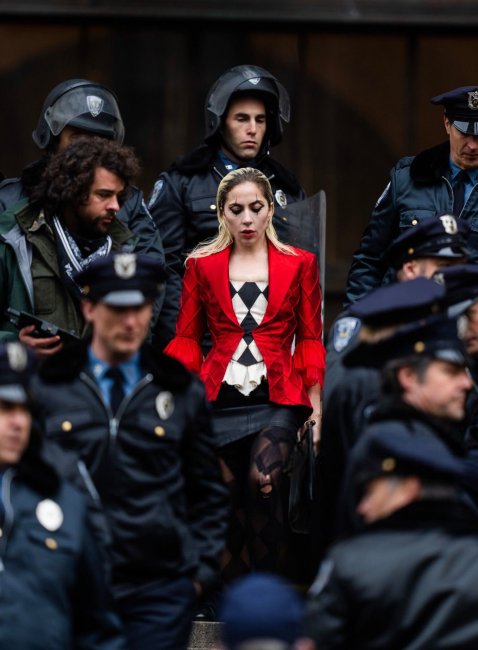Леди Гага в образе Харли Квинн на съемках фильма «Джокер: Безумие на двоих»