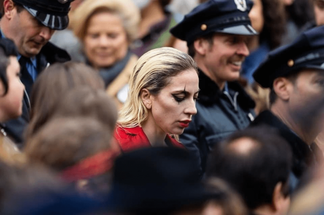 Леди Гага в образе Харли Квинн на съемках фильма «Джокер: Безумие на двоих»