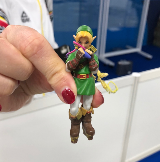 Тренер бельгийской олимпийской чемпионки носит на удачу фигурку героя из The Legend of Zelda - Игры